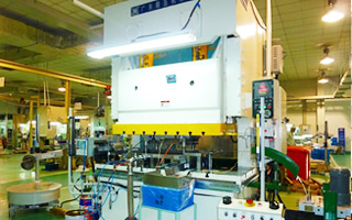 110トン　プレス　广東鍛圧机床厂有限公司<br />JH25-110