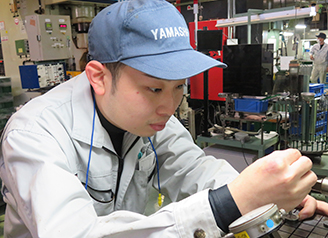 仕事風景/第一製造部　第1生産課所属　H.S　2023年4月入社